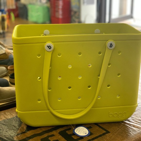BOGG BAG Handbags - NWT Bogg Bag Original - Green Apple